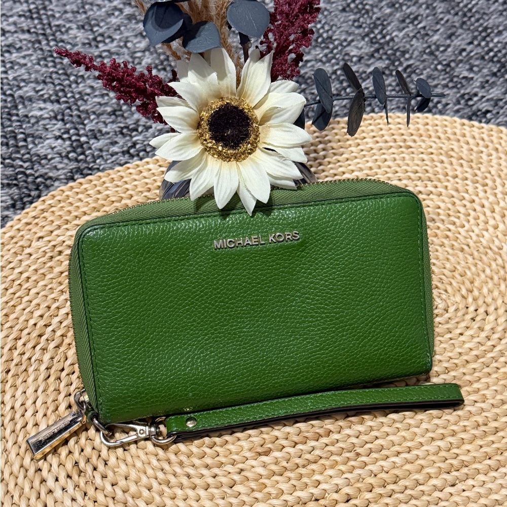 Michael Kors Green Leather Wristlet Wallet AS IS